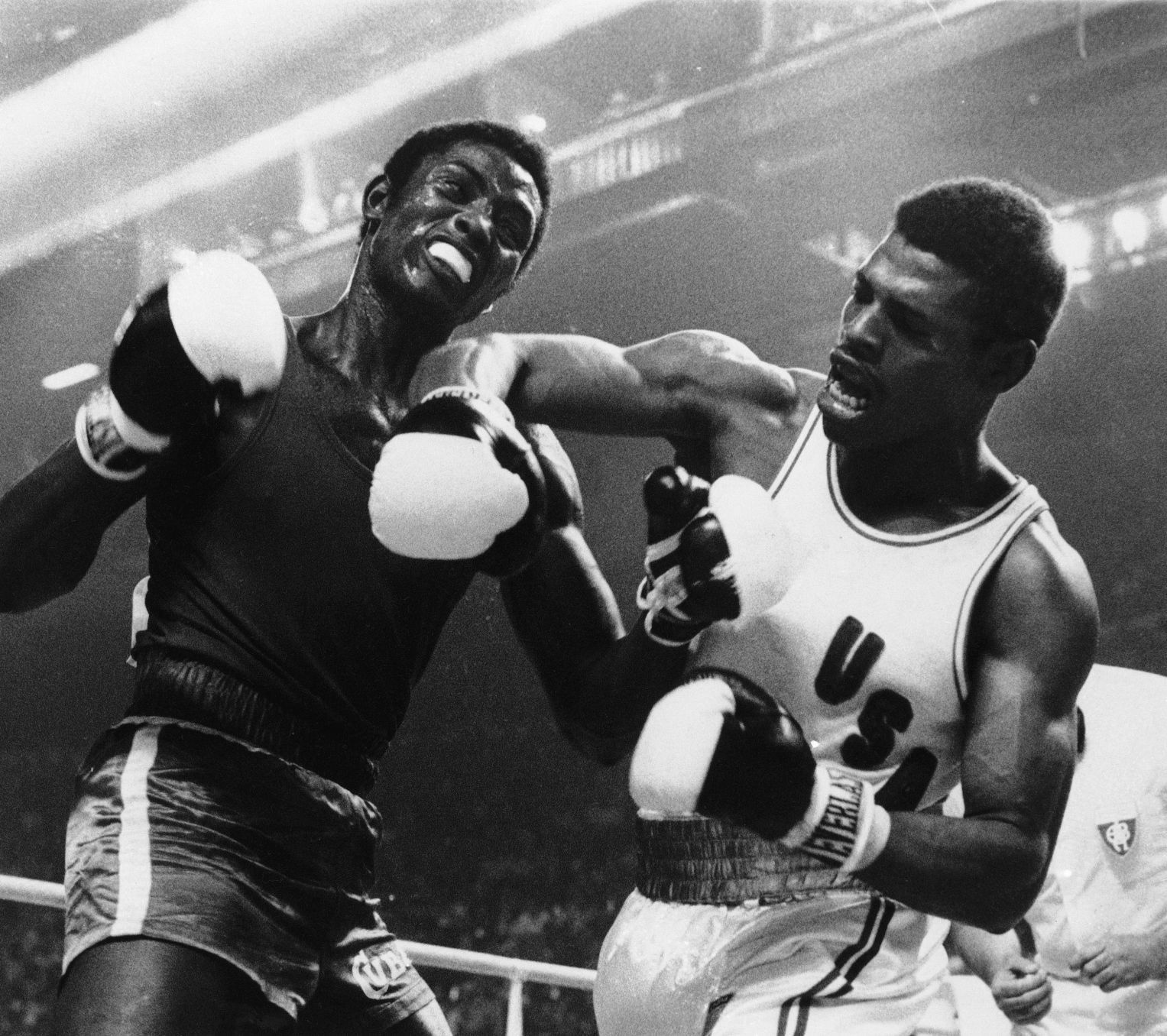 Leon Spinks, Sixto Soria